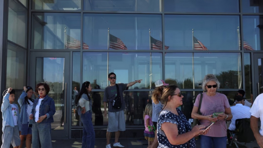 Người dân Mỹ chật vật xoay xở giữa cơn bão đóng cửa chính phủ