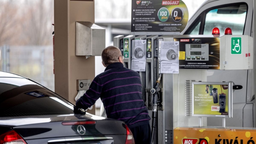 Hungary chuẩn bị dự luật ứng phó với tình trạng khẩn cấp về nhiên liệu