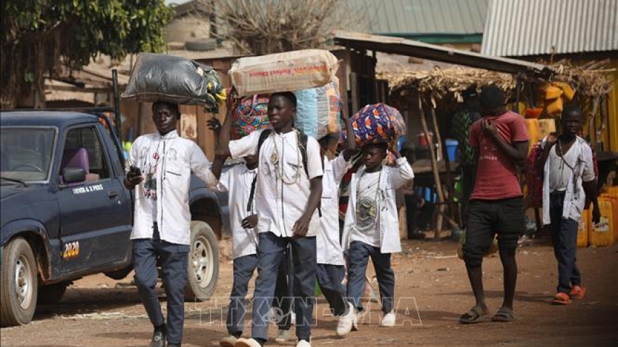 50 học sinh bị bắt cóc tại trường Công giáo Nigeria đã trốn thoát