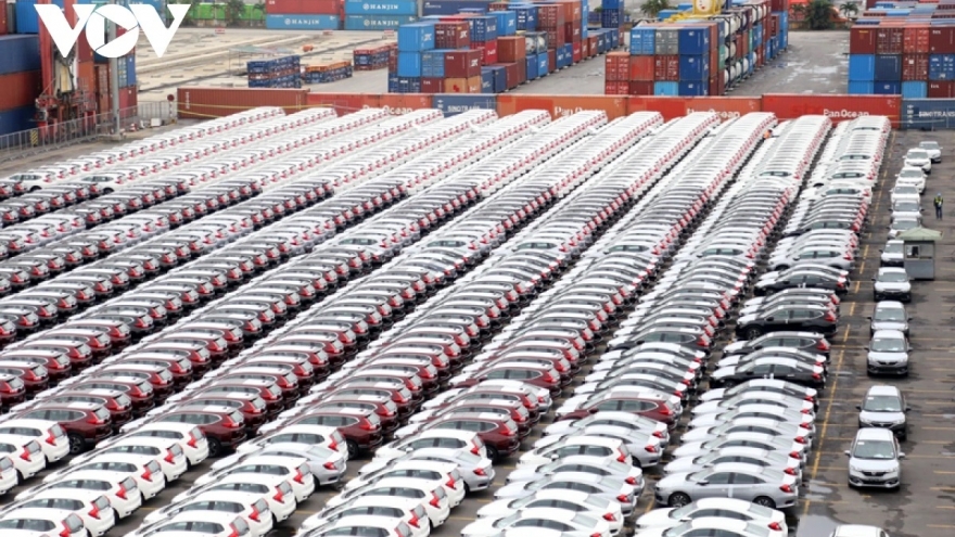 Ô tô ngoại tăng vọt: Việt Nam nhập hơn 171.000 chiếc chỉ trong 10 tháng