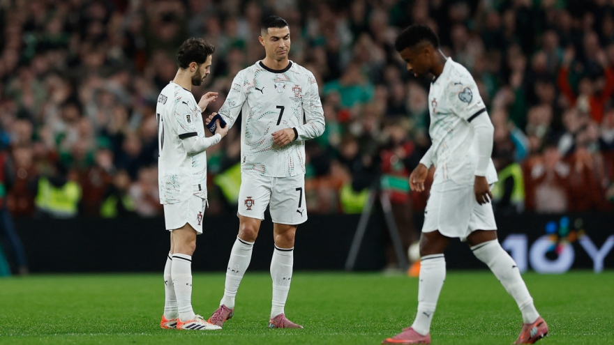 Kết quả bóng đá hôm nay 14/11: Ronaldo nhận thẻ đỏ, ĐT Bồ Đào Nha bại trận