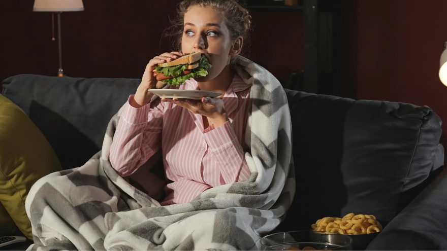 Thức khuya - “thủ phạm” âm thầm gây béo phì