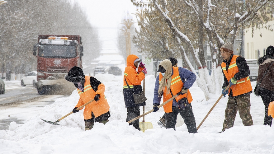 Trung Quốc: Tuyết dày cục bộ ở Đông Bắc, mưa xối xả ở Tây Nam