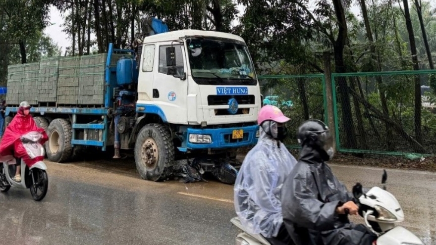 Tìm nhân chứng vụ tai nạn gây tử vong trên Đại lộ Thăng Long, Hà Nội
