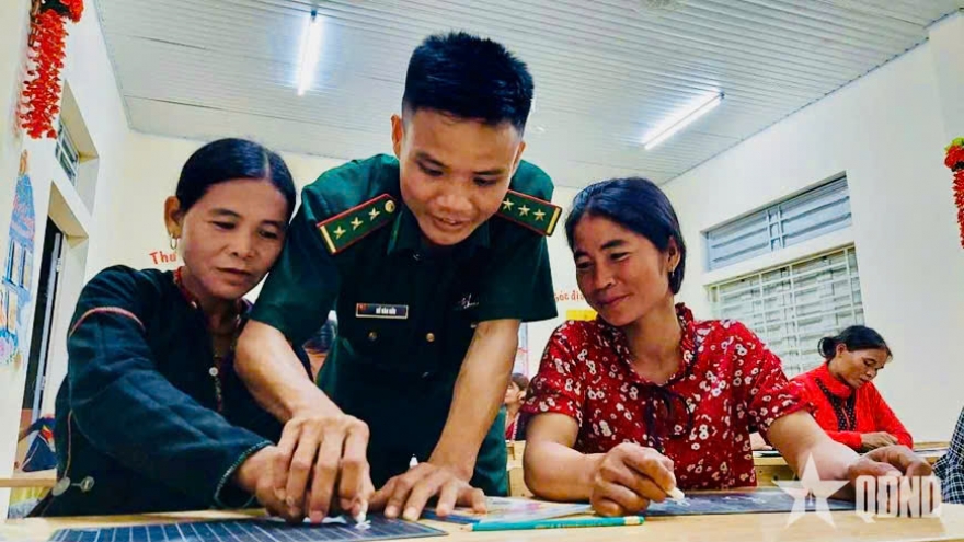 Đại úy Hồ Văn Hữu - người thầy gieo chữ, thắp niềm tin nơi biên cương