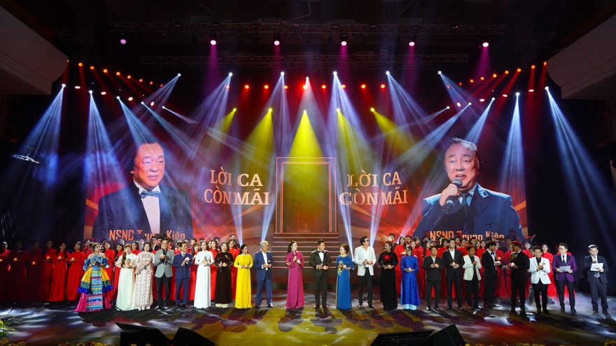 Cố NSND Trung Kiên “hòa giọng” cùng học trò khiến khán giả rơi nước mắt