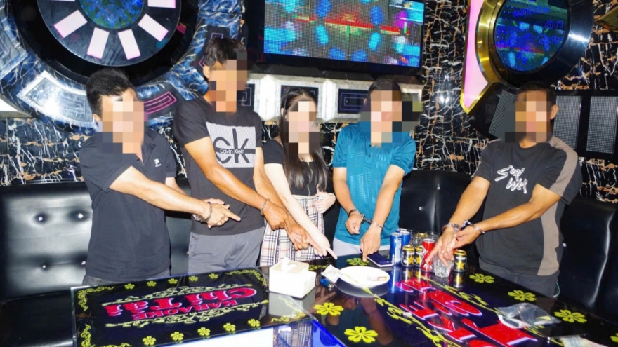 Đột kích quán karaoke phát hiện nhiều đối tượng dương tính ma tuý