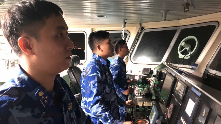 Khẩn trương tìm kiếm 9 ngư dân bị chìm tàu trên biển Hà Tĩnh