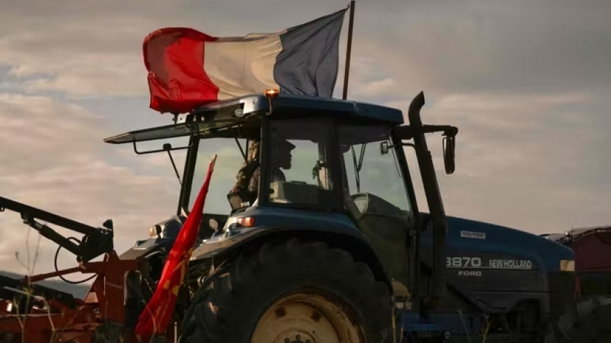 Pháp kêu gọi nông dân tạm dừng biểu tình dịp Giáng sinh