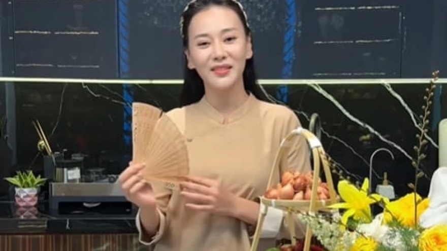Sao Việt 12/12: Phương Oanh xuất hiện trên Vlog nấu ăn