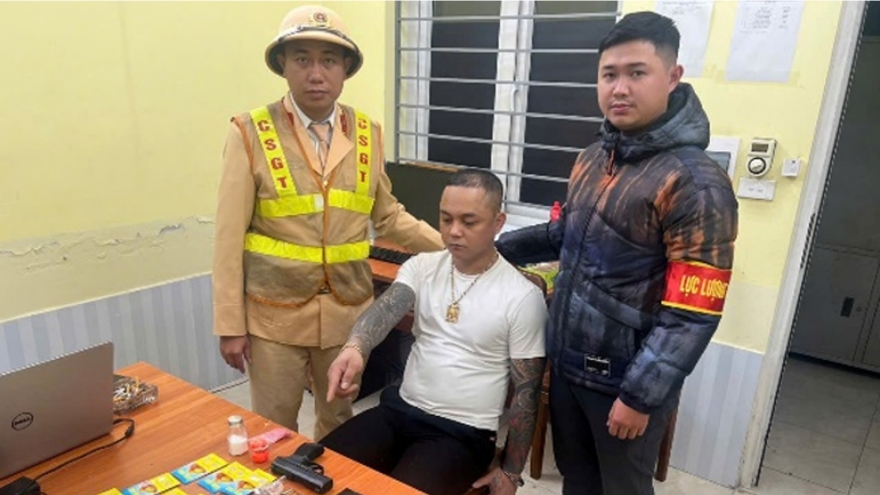 Kiểm tra ô tô nghi vấn, Tổ 141 thu giữ súng và "kho ma túy" giữa đêm ở Hà Nội