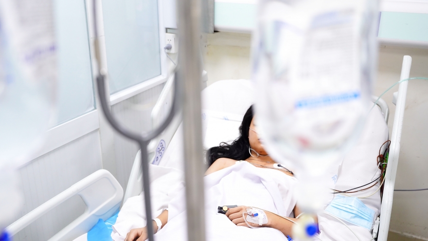 Nạn nhân bỏng đường thở, gãy xương sau vụ cháy quán ăn tại TP.HCM