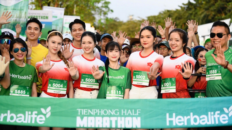 Gần 2000 VĐV tham gia Giải Tiền Phong Half Marathon lần thứ nhất