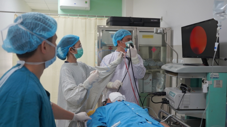 Răng giả nằm trong phổi người bệnh ở Đà Nẵng hơn 20 năm