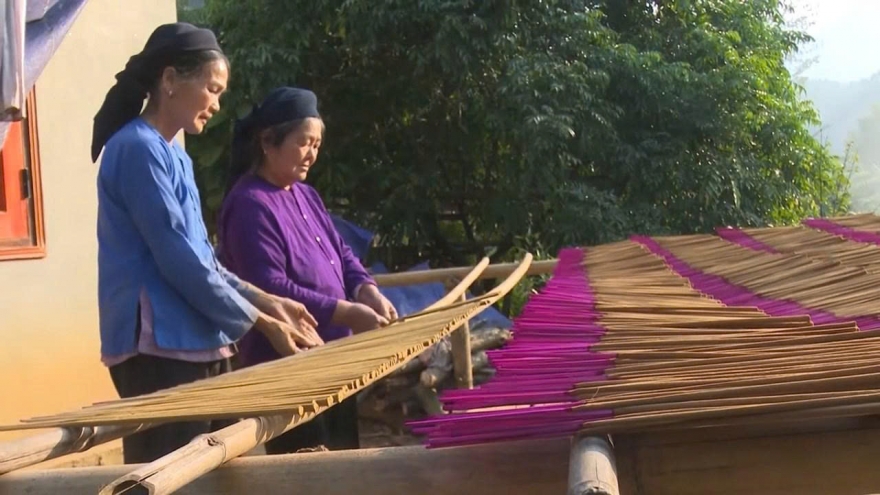 Giữ nghề làm hương Tày ở Pác Nghè, Thái Nguyên