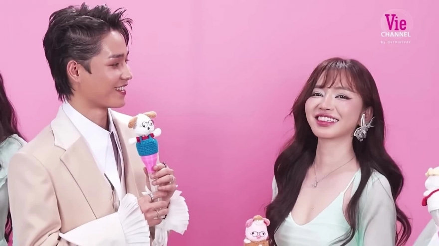 Bích Phương – Tăng Duy Tân đồng loạt đăng thiệp mời, fan đặt dấu hỏi