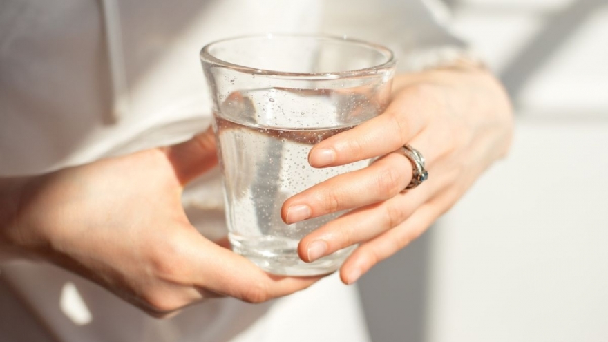 Uống nước đúng khuyến cáo nhưng vẫn mệt và đi tiểu nhiều: Nguyên nhân bất ngờ