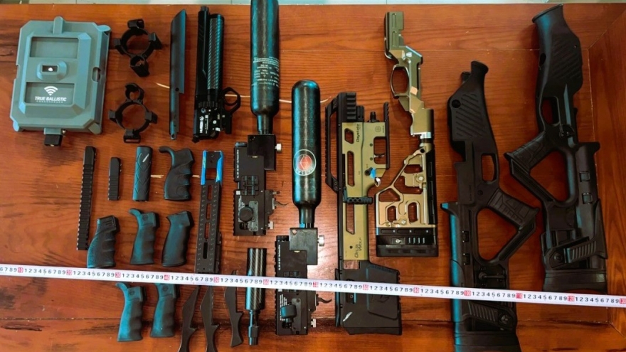 Bắt vụ vận chuyển trái phép linh kiện nghi dùng để ráp súng