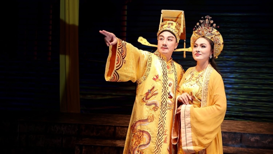 Cặp đôi vàng làng chèo Việt Nam đứng chung sân khấu
