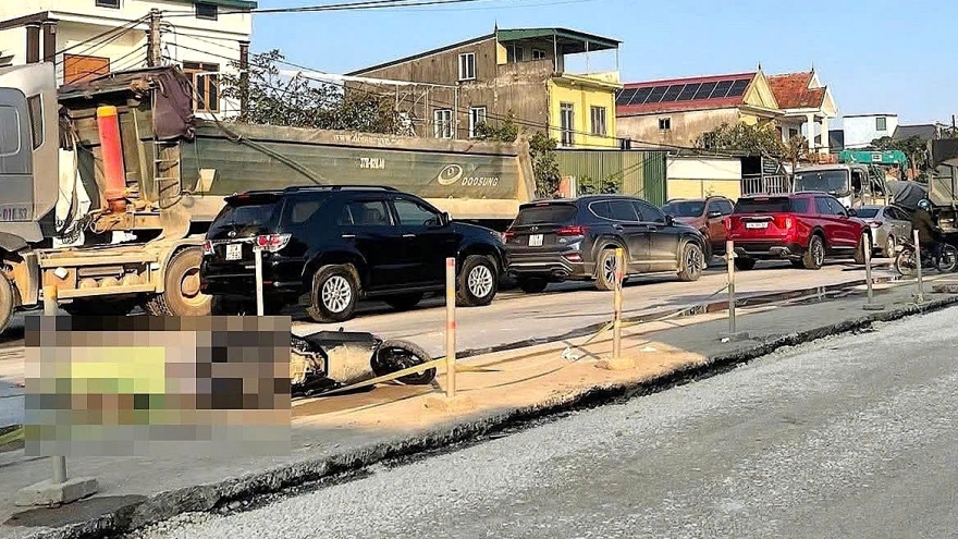 Hai bà cháu tử vong sau va chạm giữa xe máy và ô tô