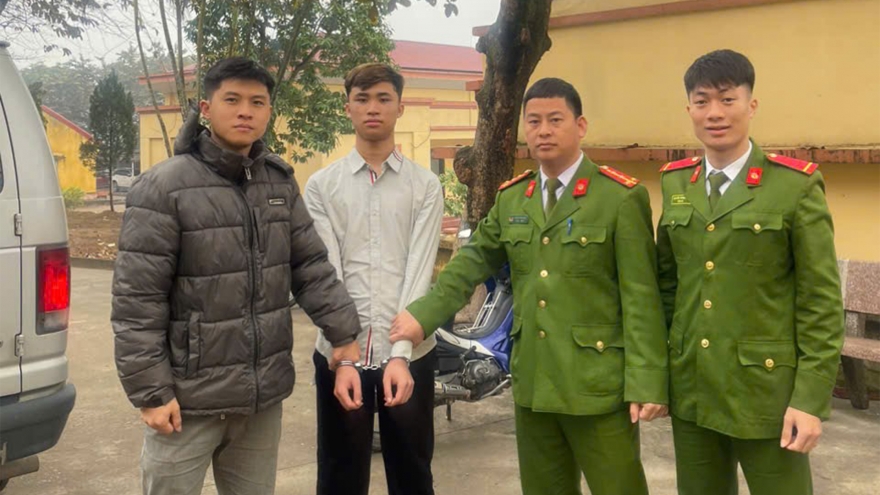 Ra đầu thú sau 2 năm lẩn trốn