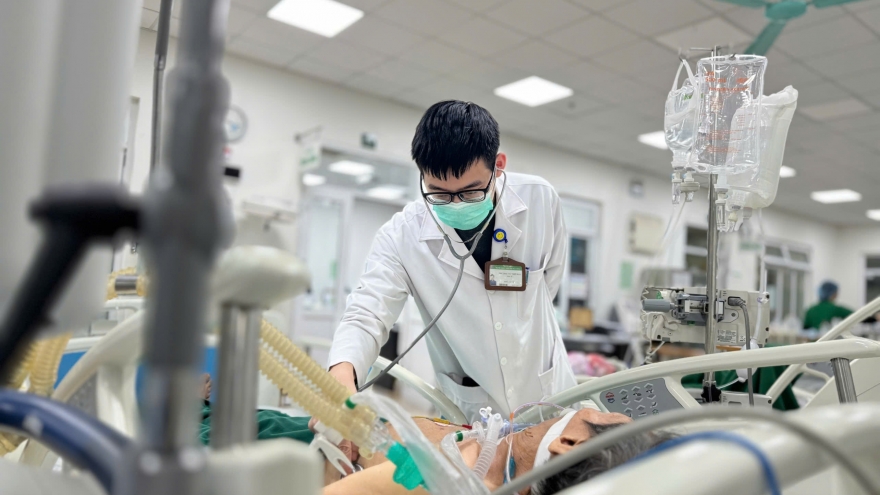 Bỏ trị lao phổi, hút thuốc kéo dài: Hồi chuông cảnh báo từ ca suy hô hấp nặng