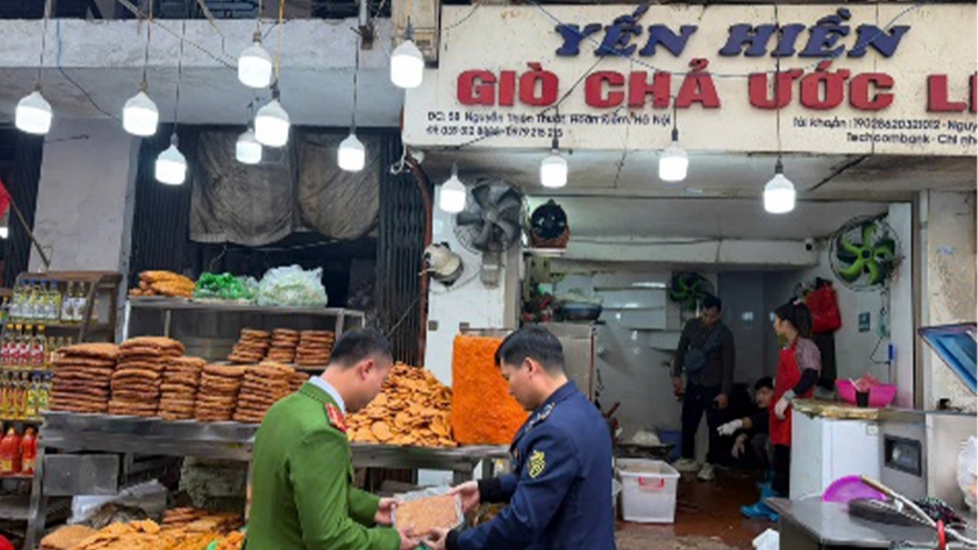 Hà Nội: Phát hiện 300 tấn giò, chả có hàn the bán ra thị trường