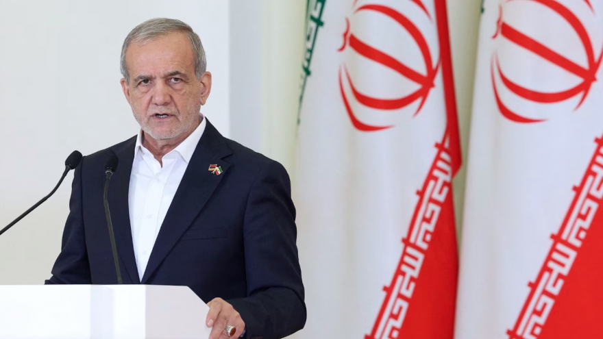 Mỹ xem xét hành động “mạnh mẽ”, Iran dọa tấn công “phủ đầu”