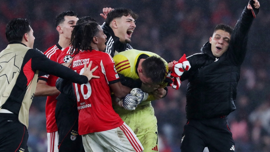 Đội bóng của HLV Mourinho thắng khó tin Real Madrid để đoạt vé đi tiếp