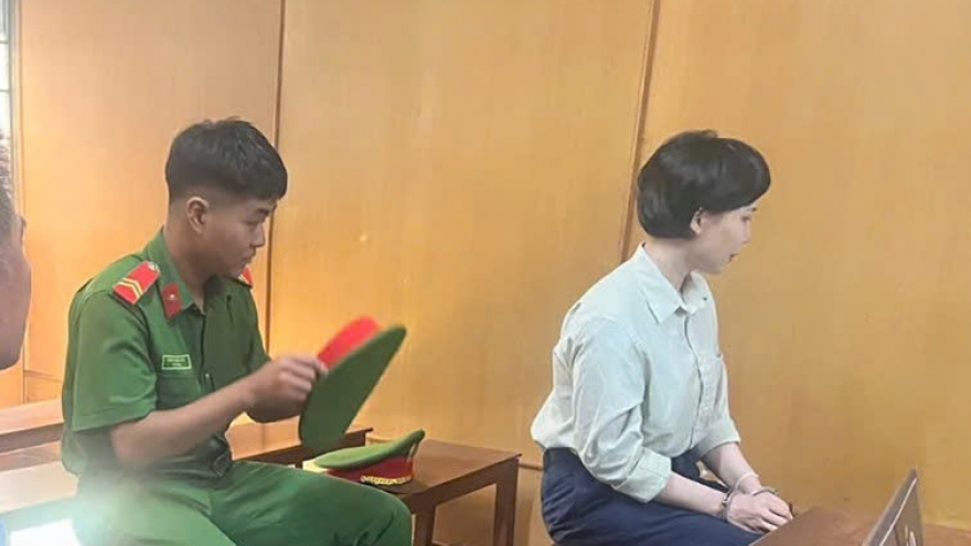 Mâu thuẫn trong tiệc sinh nhật, người phụ nữ đâm chồng "hờ"