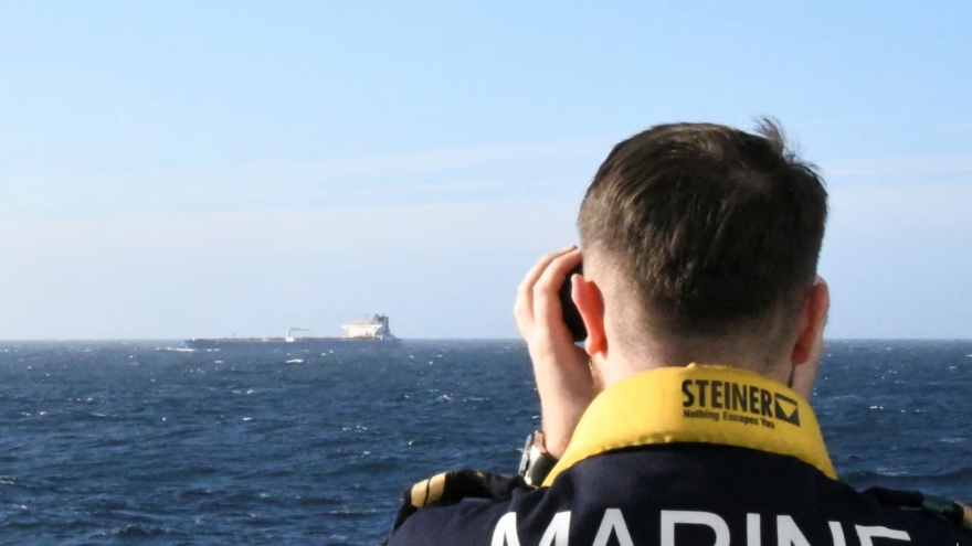 Pháp chặn tàu chở dầu nghi thuộc “hạm đội bóng tối” của Nga trên Địa Trung Hải