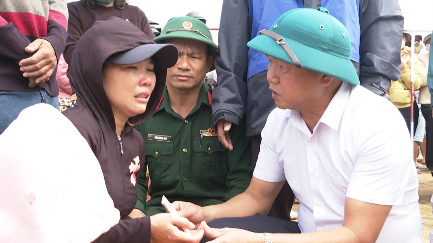 Thăm hỏi gia đình các nạn nhân vụ sập bờ kè làm 4 người thiệt mạng ở Đắk Lắk