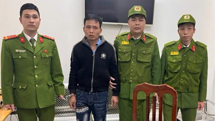 Tạm giữ hình sự nam thanh niên giấu heroin trong bao thuốc lá giữa phố Hà Nội