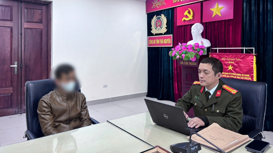 Xử lý 2 trường hợp “báo chốt” CSGT trên mạng xã hội