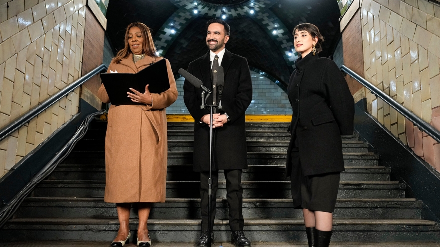 Tân thị trưởng New York tuyên thệ nhậm chức tại nhà ga tàu điện ngầm