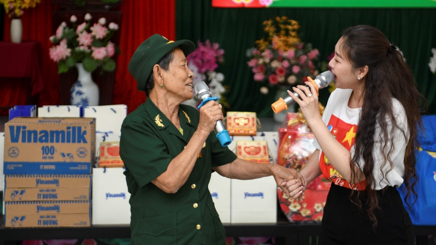 Hơn 61.000 sản phẩm dinh dưỡng Vinamilk đến thương binh, người khó khăn dịp Tết