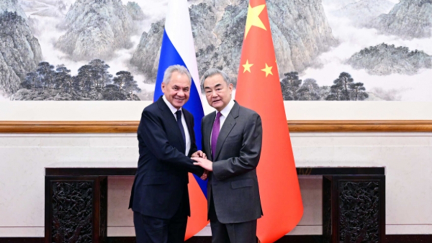 Trung Quốc muốn liên lạc chặt chẽ với Nga để bảo vệ lợi ích của cả hai nước