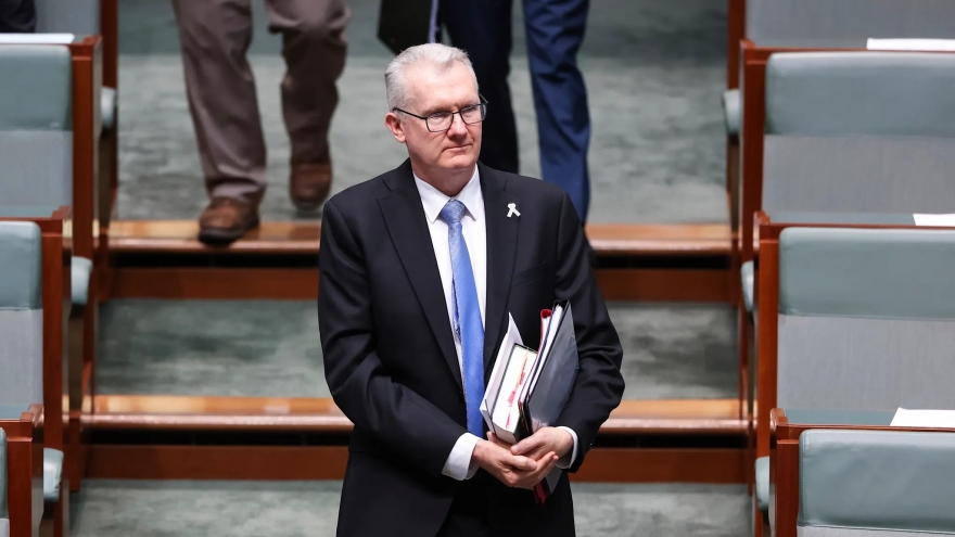 Australia buộc tội nghi phạm khủng bố ném bom vào đám đông