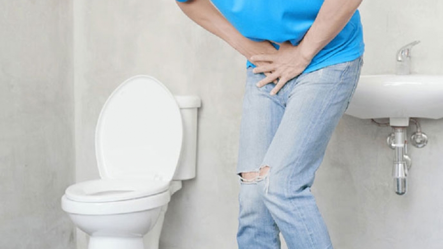 Tiểu rắt dai dẳng dù đã dùng thuốc bác sĩ kê: Khi nào cần can thiệp ngoại khoa?