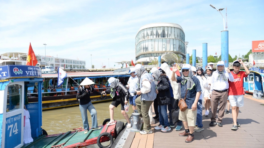 Đồng Tháp đón tiếp hơn 422.000 lượt khách du lịch trong dịp Tết Nguyên đán