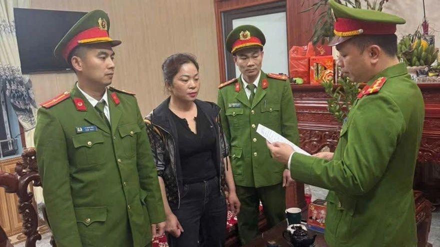 Tạm giữ người phụ nữ tự ý ép tài xế nộp tiền đỗ xe vào đền bà chúa Then ở Bắc Ninh