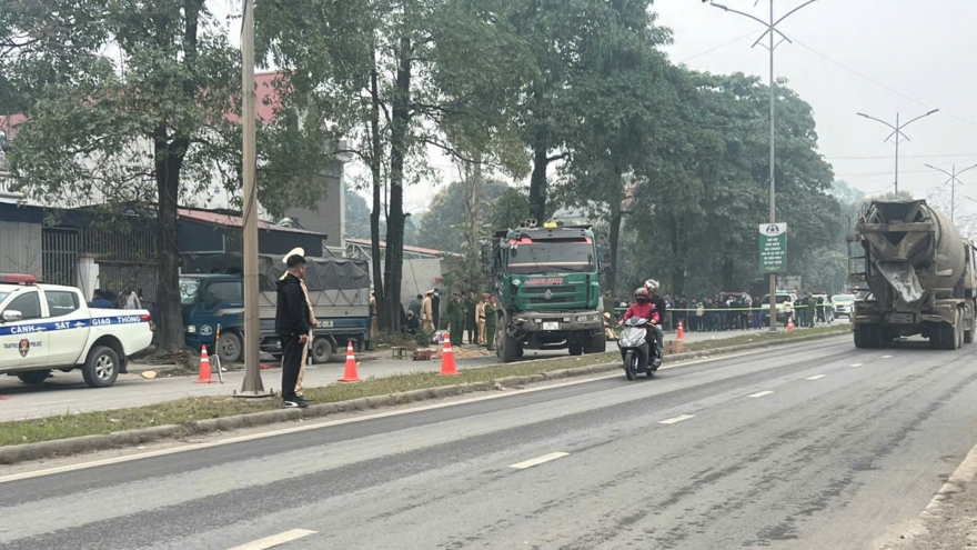 Một cán bộ CSGT tử vong trong vụ 2 xe tải tông nhau tại Thái Nguyên