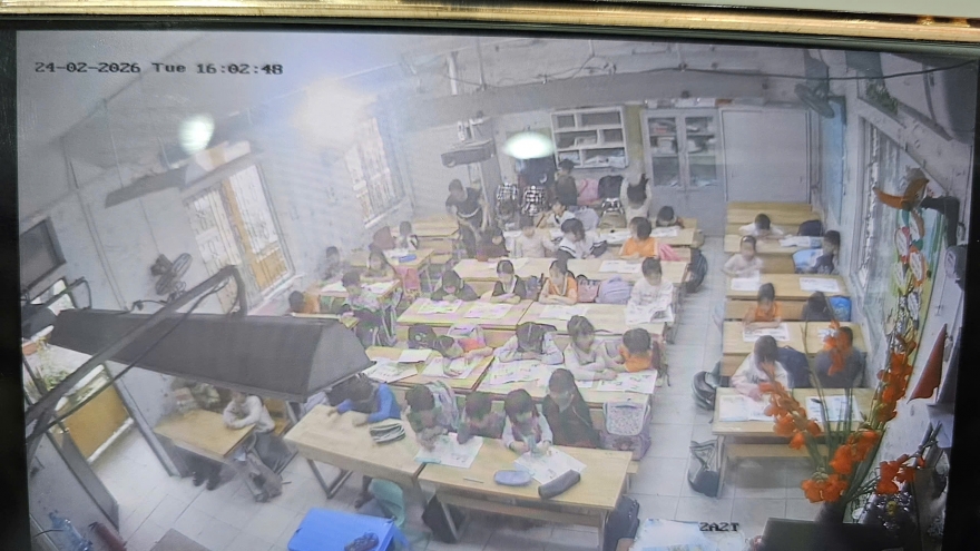 Vụ "học sinh liếm đất" ở Phú Thọ: Tạm thời cho cô giáo bộ môn thôi đứng lớp