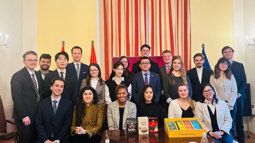 Lan tỏa hình ảnh Việt Nam qua sáng kiến “Cà phê với Đại sứ”