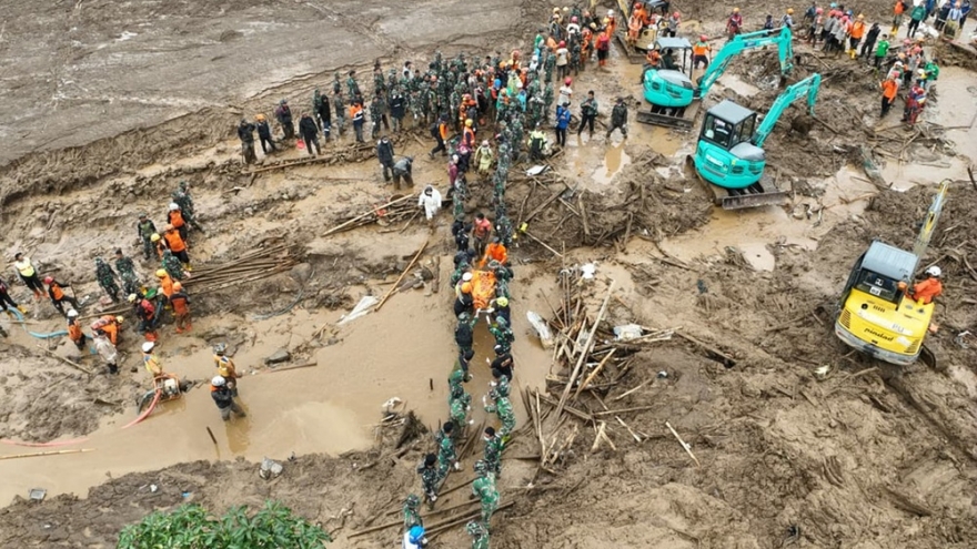 Lực lượng cứu hộ Indonesia tìm thấy 70 thi thể trong vụ sạt lở đất ở Tây Java