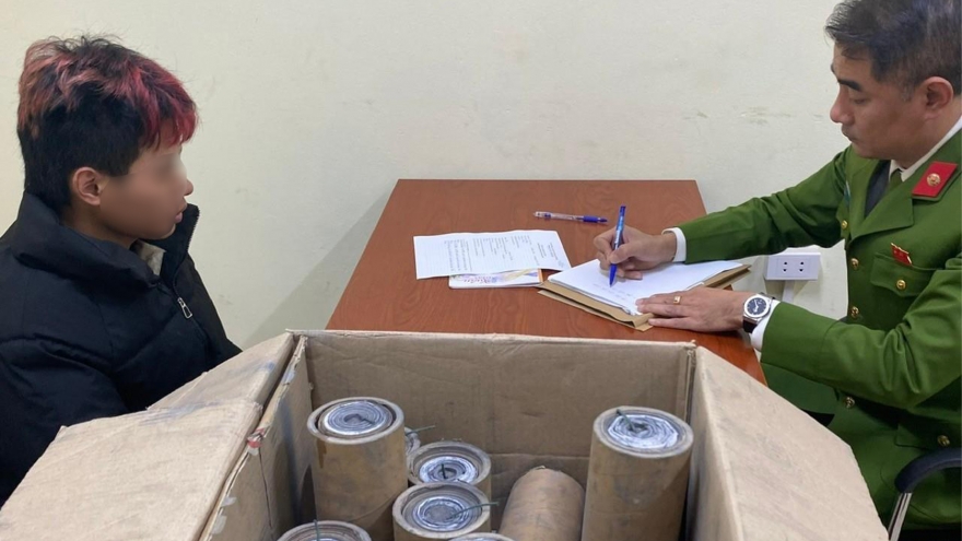 Phát hiện, thu giữ 16 khối pháo nổ trái phép tại Hà Nội