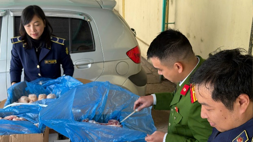 Phát hiện xe chở gần 2 tấn xương lợn không rõ nguồn gốc tại Hà Nội