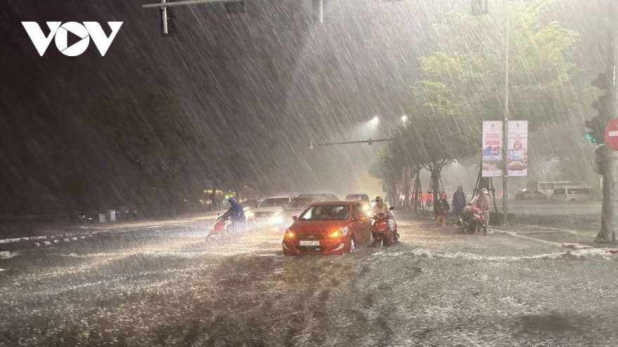 Mưa dông diện rộng, cảnh báo lốc sét ở Nam Bộ và Tây Nguyên