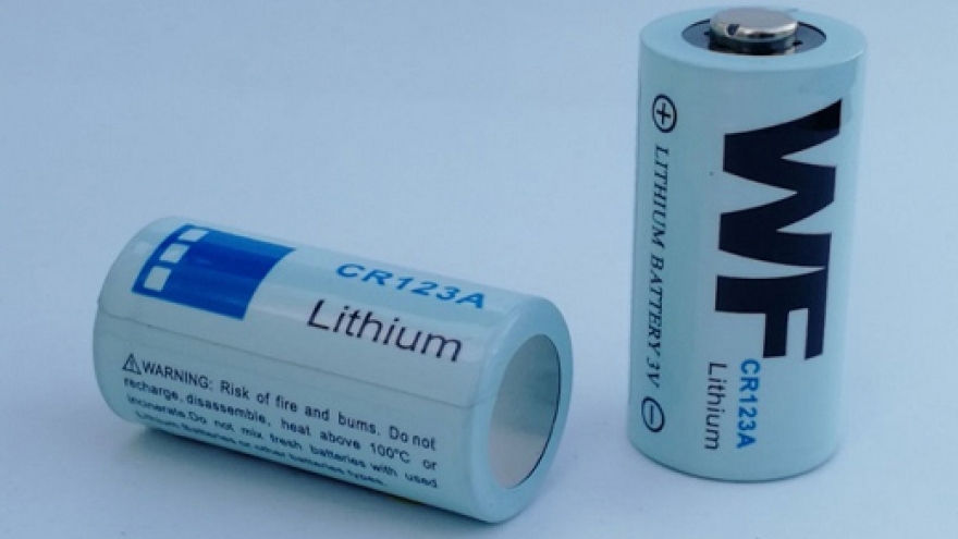 Pin Lithium có thể đạt mật độ năng lượng 700 Wh/kg nhờ chất điện phân mới