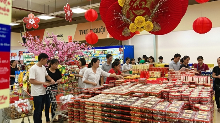 Hàng Tết dồi dào, siêu thị đồng loạt tung khuyến mại